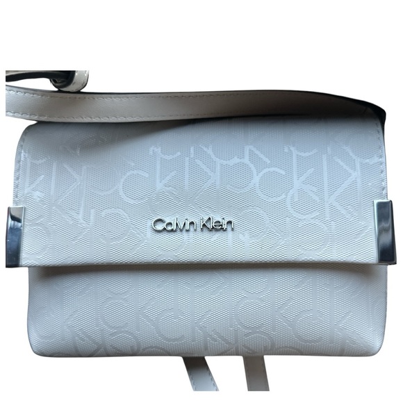 Calvin Klein White Crossbody Bag with Adjustable Strap and Flap Closure MSRP 128 - Picture 3 of 7